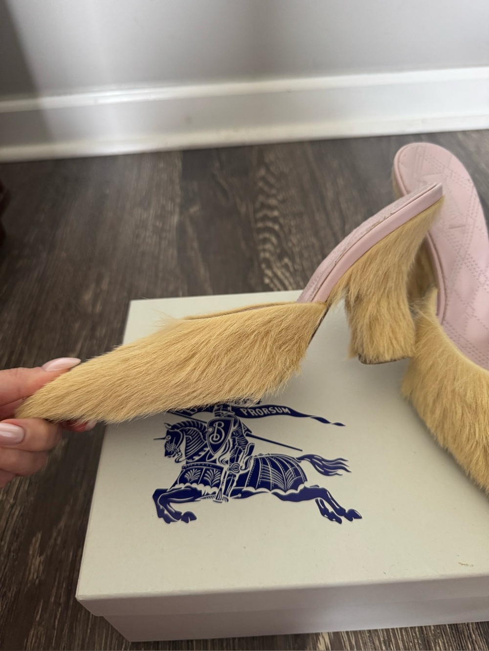 Burberry yellow calf hair mules - Picture 4 of 11